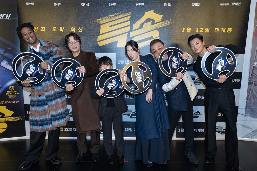 '특송', 2022 여는 쾌속 범죄오락액션…첫 공개부터 '후끈'