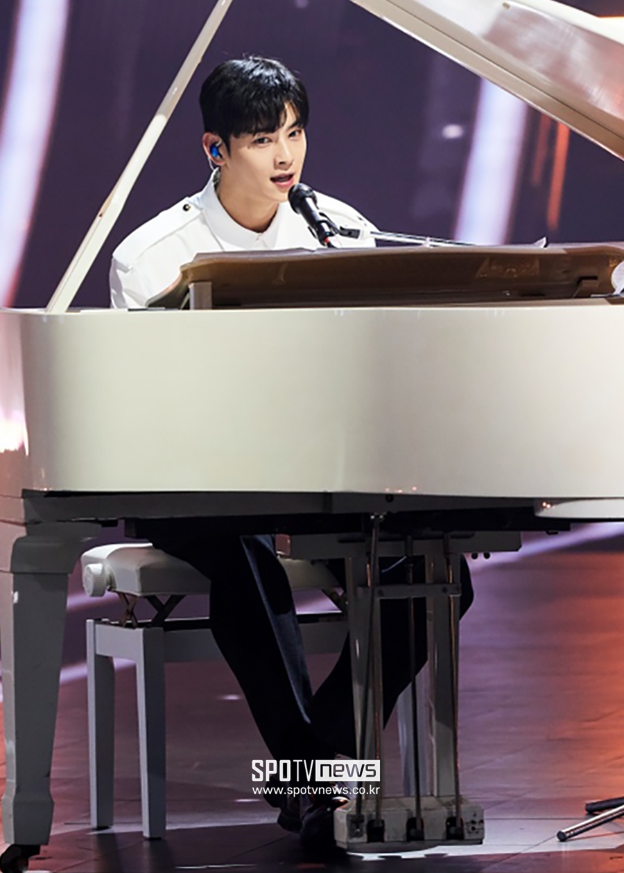 [포토S] 차은우, '피아노도 잘 쳐요'