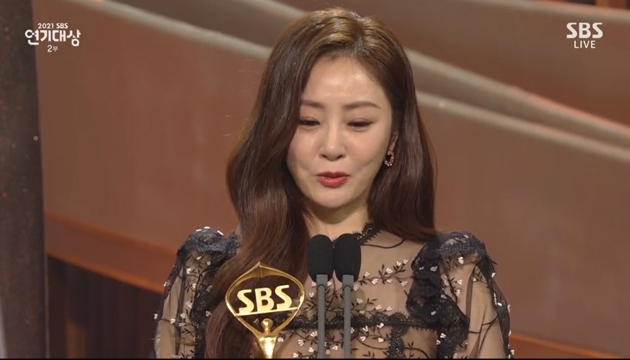 "방송국 첫 상…오랜 연인, 자랑하러 가고파" 오나라, ♥김도훈 언급[SBS연기대상]