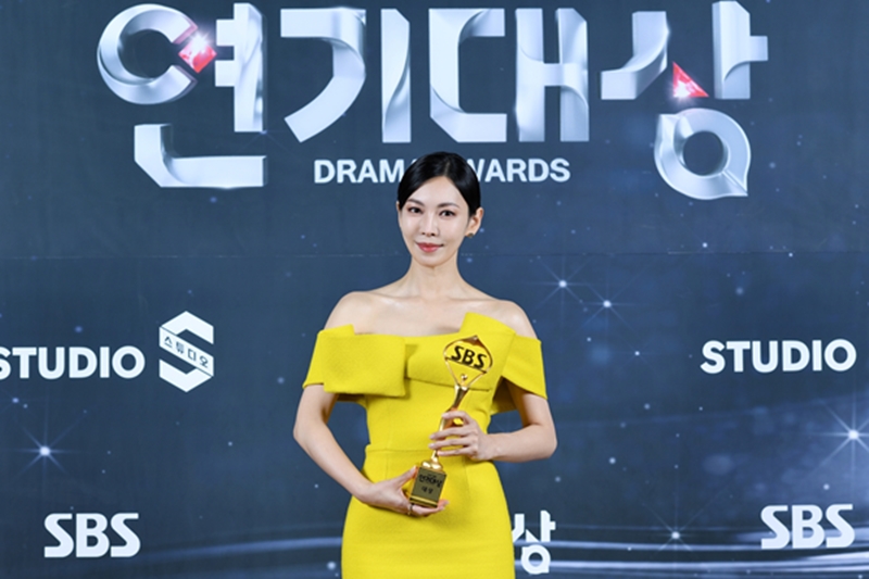 김소연, 보조출연자로 데뷔한 SBS서 28년만에 대상(종합)[SBS연기대상]