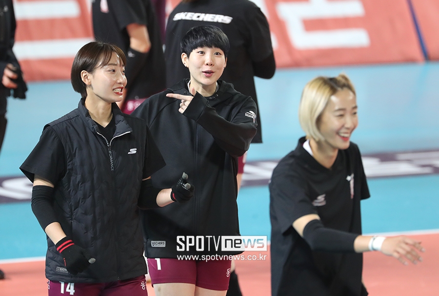 [포토S] 이소영, '송이 언니, 혜원이 좀 보세요'