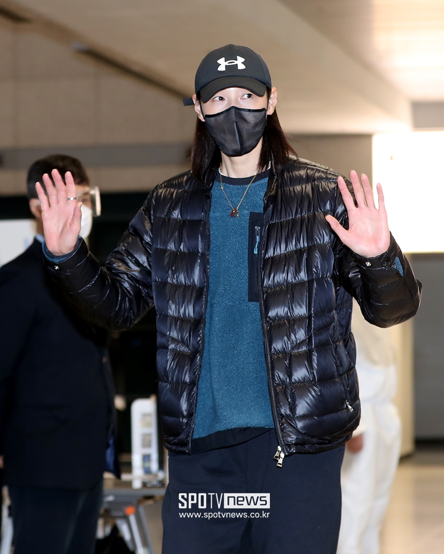[포토S] 김연경, '착륙 후에도 3시간 대기, 지친 모습'