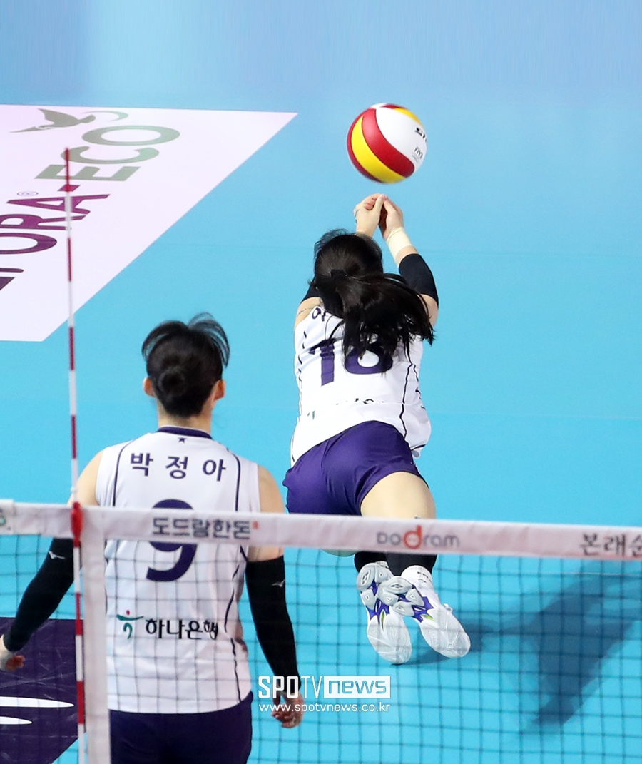 [포토S] 이윤정, 몸 날린 디그