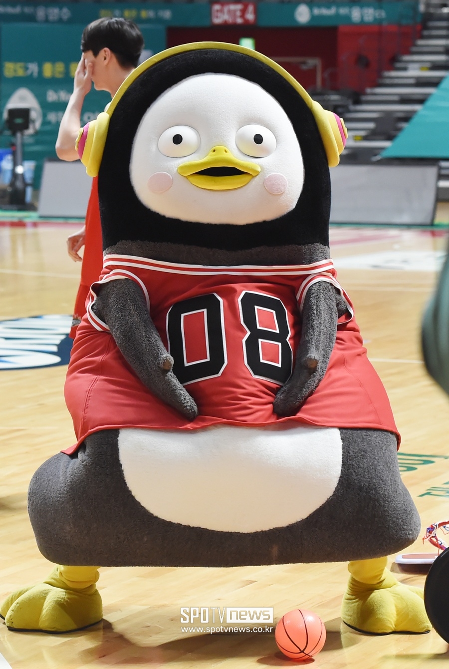 [포토]펭수 발사! 고양 오리온 이정현 '아… 안 볼란다'