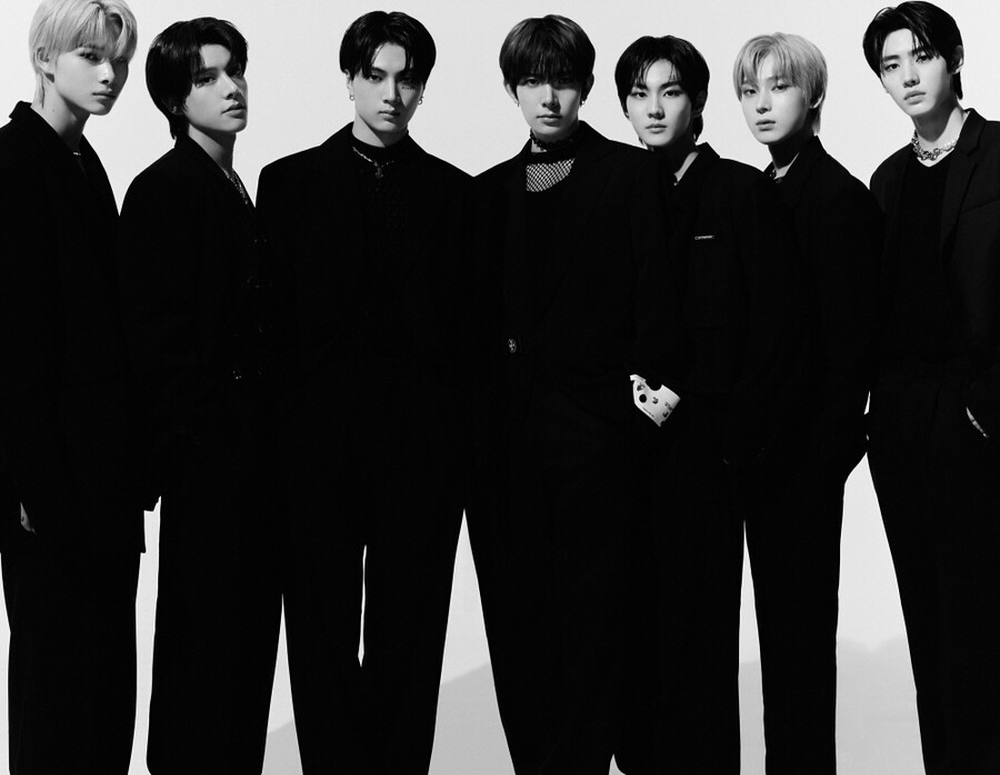 ▲ 새 앨범 '디멘션 : 앤서'로 오리콘 주간앨범차트 1위에 오른 엔하이픈. 제공|빌리프랩