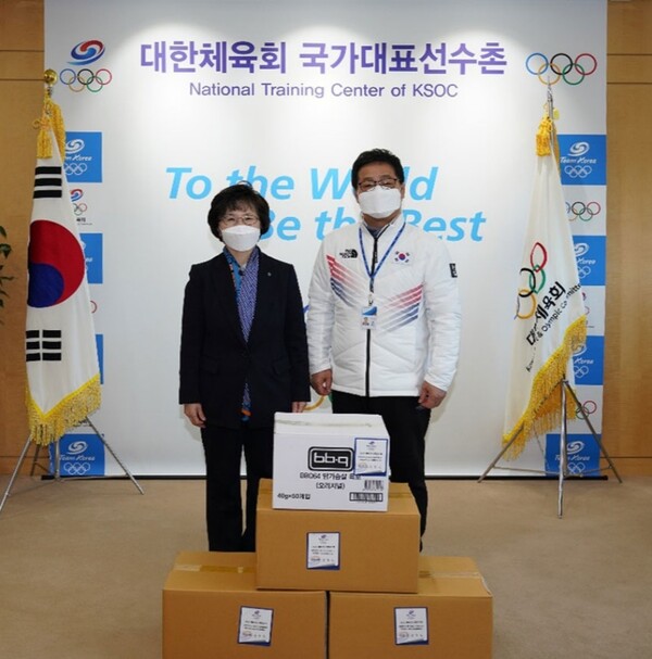 대한체육회는 17일 진천 국가대표선수촌에서 ㈜제너시스 비비큐와 ‘BBQ 간편식’ 물품 기증 전달식을 개최했다. ⓒ대한체육회