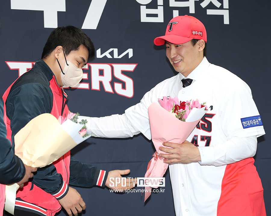 ▲ 장현식 나성범 ⓒ곽혜미 기자