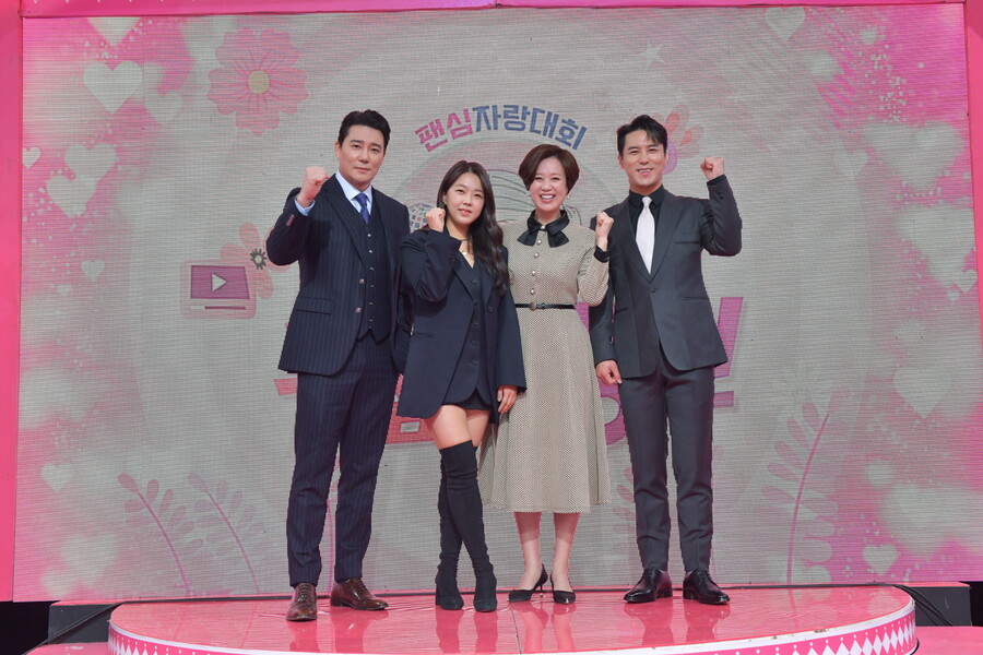 ▲ 가수 장민호가 19일 KBS2 '주접이 풍년' 제작발표회에 참석해 포즈를 취하고 있다. 제공|KBS