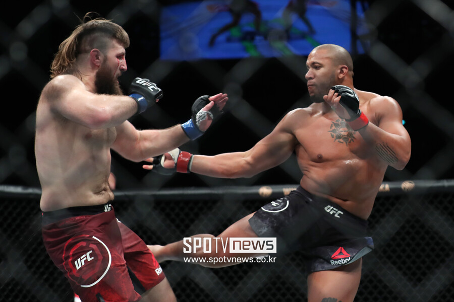 ▲  시릴 가네는 야생성을 눌러 놓을 수 있는 조련사 기질을  지녔다. ⓒ스포티비뉴스DB
