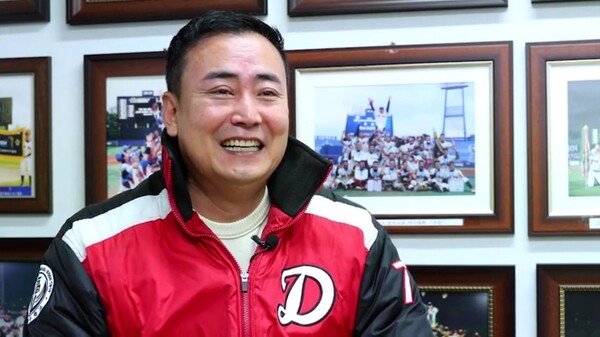 ▲ 덕수고 정윤진 감독이 스포츠타임 인터뷰에서 새해 포부를 밝히고 있다.