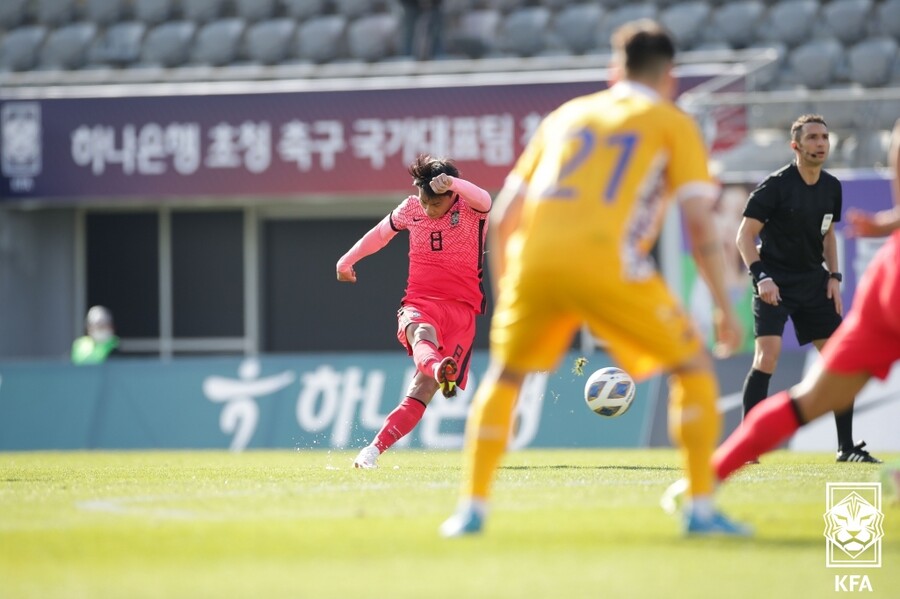 ▲  아이슬란드, 몰도바전 모두 골을 터뜨린 미드필더 백승호 ⓒ대한축구협회