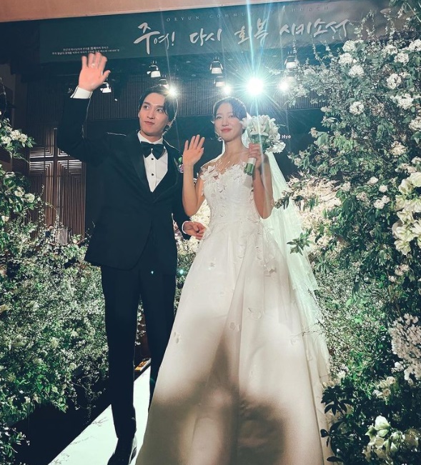 ▲ 최태준(왼쪽)과 박신헤. 출처| 이선빈 인스타그램