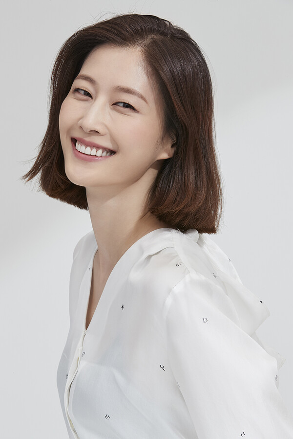 ▲ '오후의 발견' 스페셜 DJ로 나서는 이현이. 제공|에스팀 엔터테인먼트