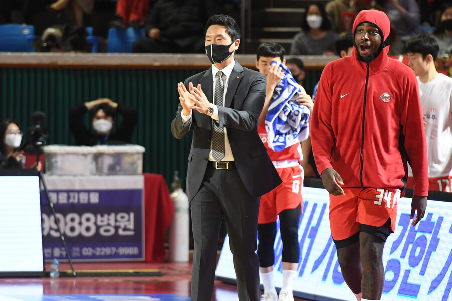 ▲ SK 전희철 감독. ⓒKBL