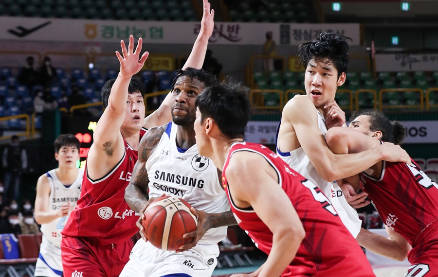 ▲ 창원 LG와 서울 삼성의 경기가 연기됐다 ⓒ KBL