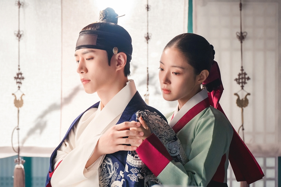 ▲ '옷소매 붉은 끝동'의 이준호, 이세영. 출처|MBC