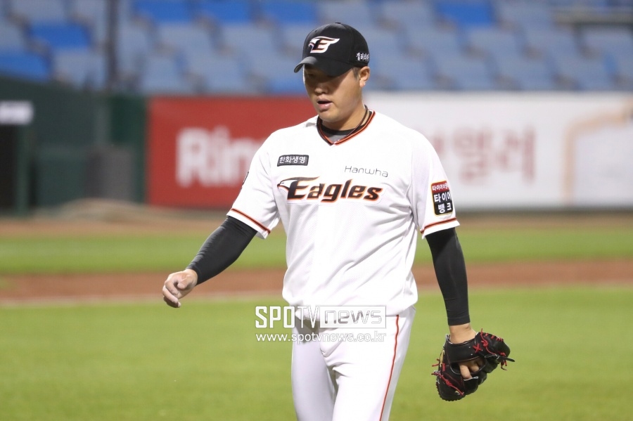 '자진 방출 요청' 한화 김진영, 해외스카우트로 인생 2막 연다