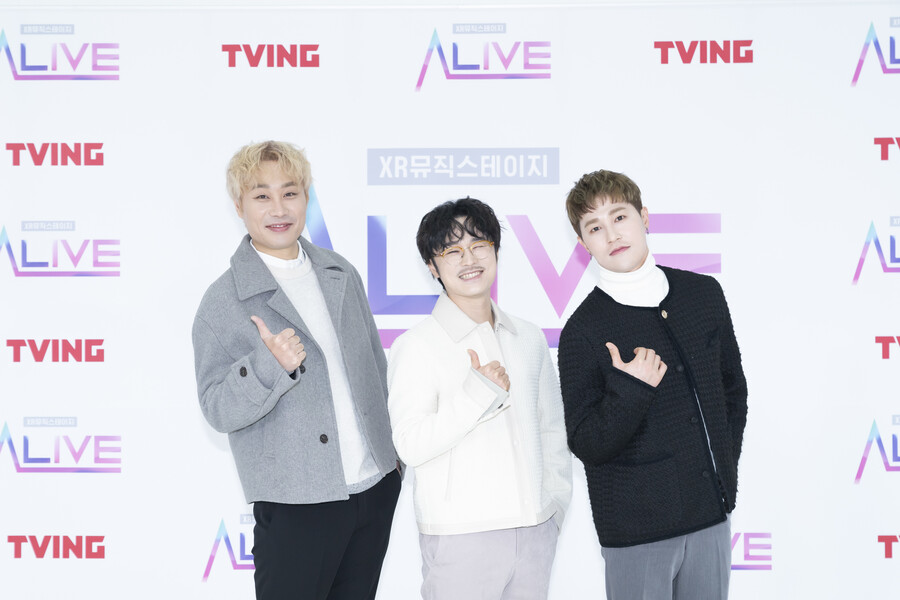 ▲ 울랄라세션이 27일 티빙 오리지널 '얼라이브' 제작발표회에 참석해 포즈를 취하고 있다. 제공|티빙
