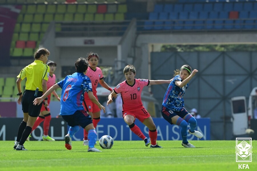 '한일전 질 수 없다' 한국 女, 극적골로 일본과 1-1 무... 2위 8강행