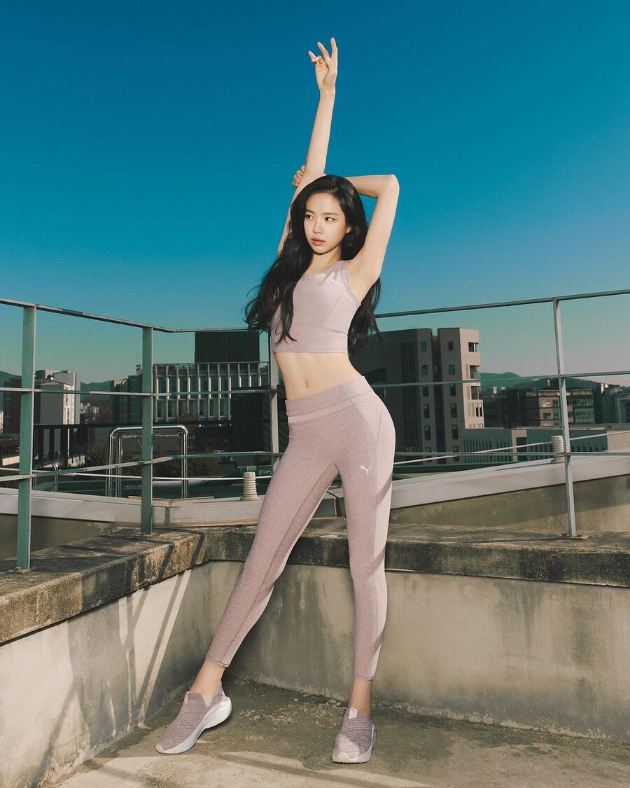 '21인치 개미허리 위엄'…손나은, 탄탄 보디라인에 그저 감탄만