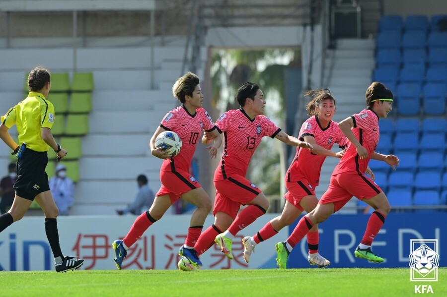 ‘3G 24득점’ 호주 넘어야 월드컵... 김혜리 “두려움 없이 도전”