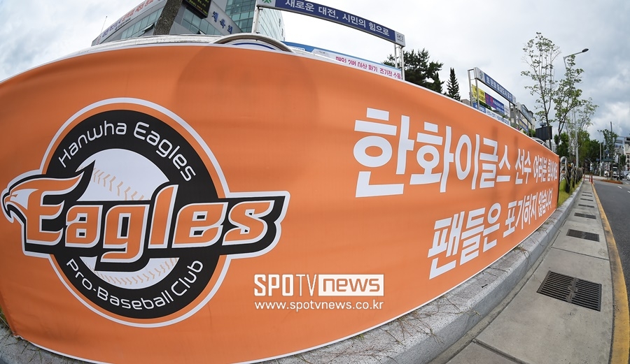 ▲ 한화 이글스 외국인 선수 1명이 코로나19 양성 반응을 보였다. ⓒ 스포티비뉴스DB