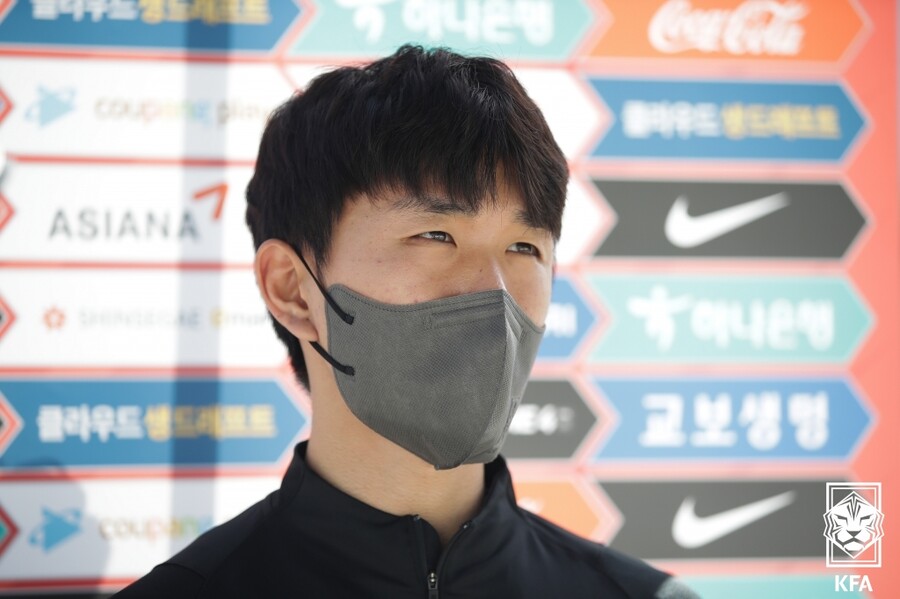 ▲ 30일(한국시간) 두바이 폴리스 클럽 스타디움에서 인터뷰하는 황인범. ⓒ대한축구협회