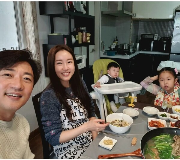 '52세' 안재욱, 미모의 아내와 단란한 일상 공개…아들‧딸 낳고 행복하네