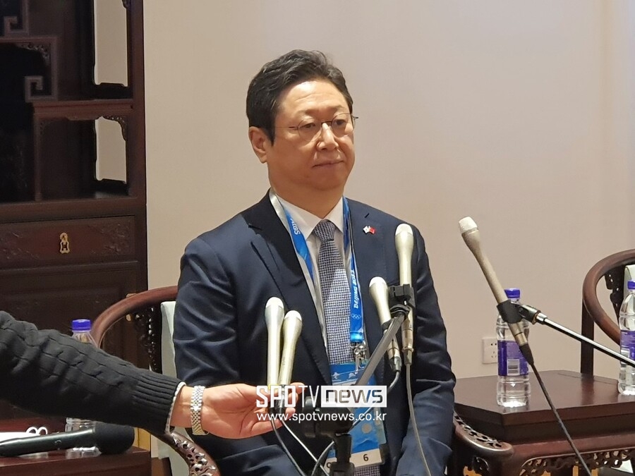 ▲ 문화체육관광부 황희 장관이 5일 베이징올림픽 MMC를 찾아 기자회견을 진행하고 있다. ⓒ베이징, 고봉준 기자