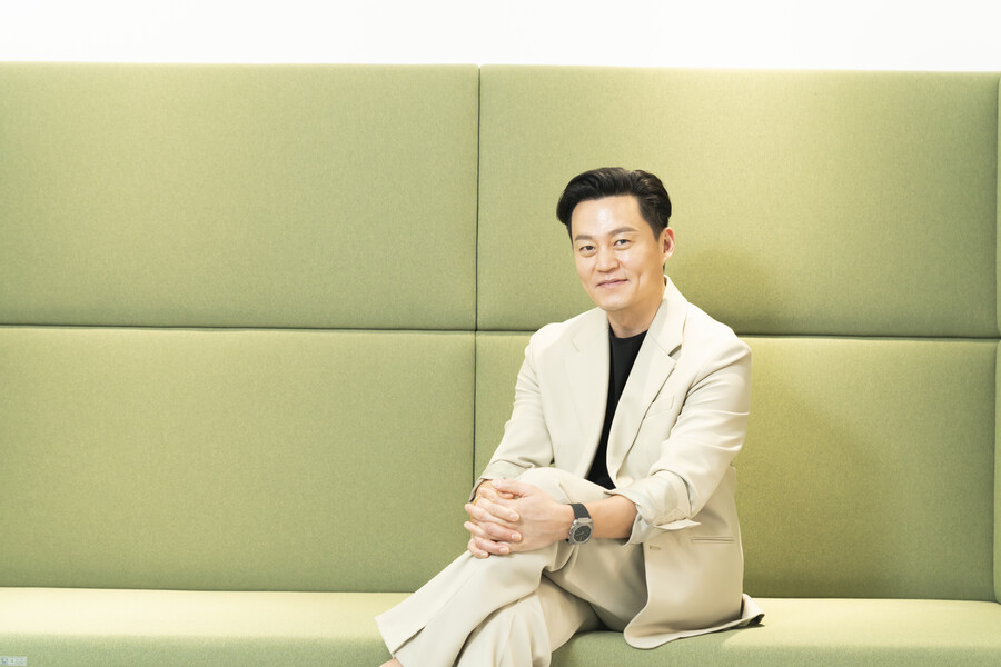 ▲ 티빙 '내과 박원장'에 출연한 배우 이서진. 제공|후크엔터테인먼트