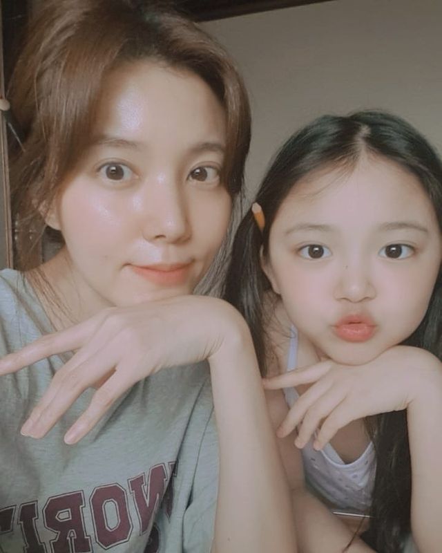 '백윤식 며느리' 정시아, 딸 잘키웠네…"100만원으로 수영장 있는 이층집 사준다고"