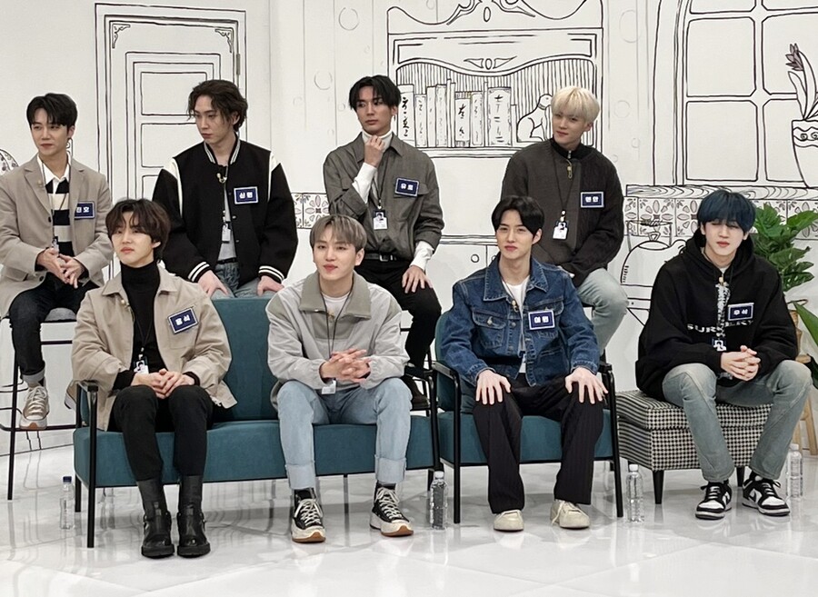 '아돌라스쿨' 펜타곤 홍석 "'파이팅' 댓글 달아…여론 만든다"