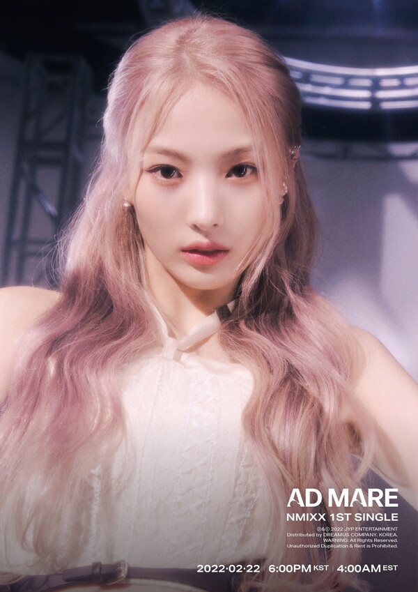 엔믹스 지니-배이, 독보적 아우라 발산…첫 개인 포토와 무빙 포스터로 눈도장