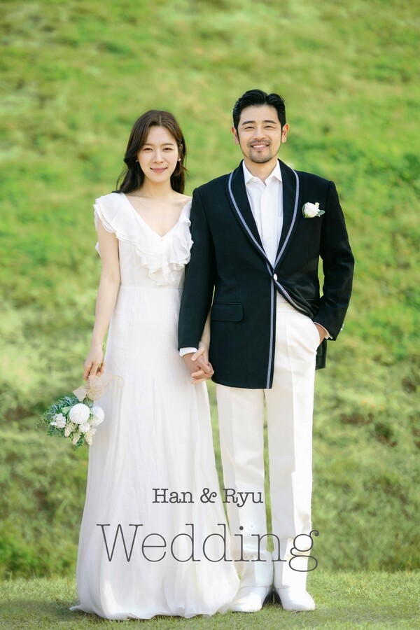 ▲ 한일규(오른쪽)가 오는 19일 결혼식을 올린다. 제공|가족엔터테인먼트