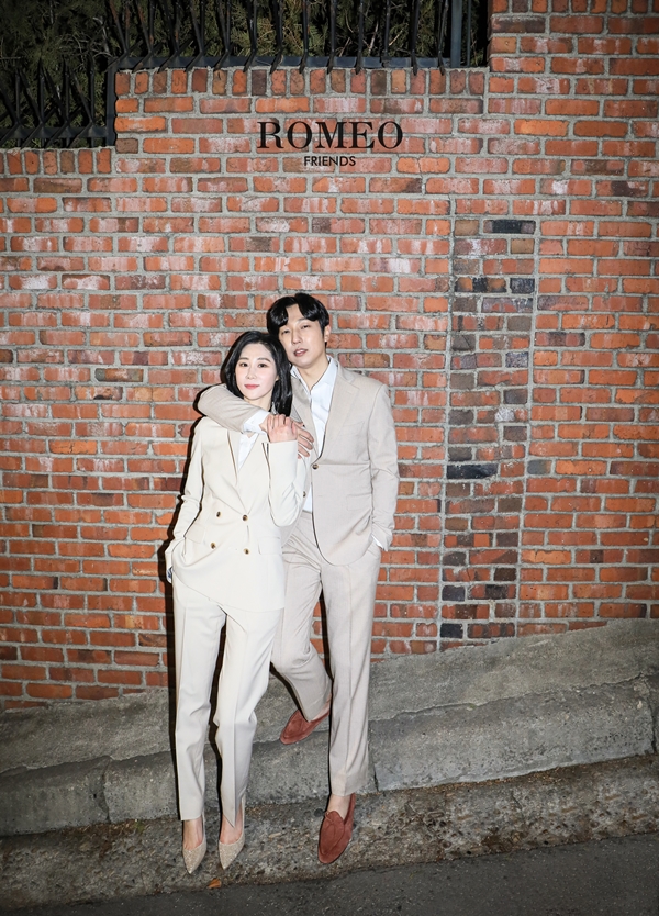 ▲ 제공| 웨딩21매거진, 로미오프렌즈, 모니카블랑쉬, 해피메리드컴퍼니, 웨딩디렉터봉드, 스플렌디노, 웨딩미, 규중칠우, 쇼위플라워, 모아위, 파니원장, 정민경스타일리스트