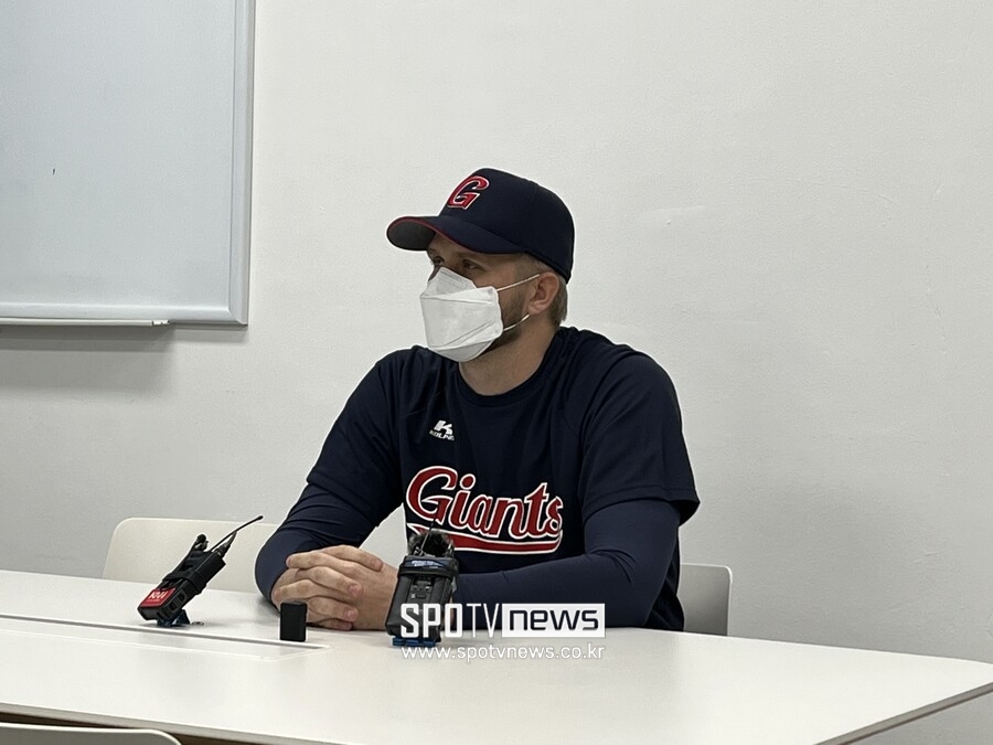 ▲ 12일 상동야구장에서 만난 롯데 자이언츠 새 외국인 투수 글렌 스파크맨. ⓒ상동, 고유라 기자