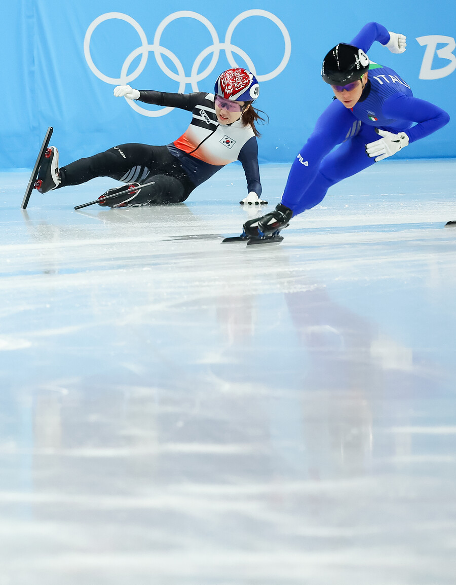 ▲ 최민정 역시 여자 500m에서 잘 달리다 마지막 코너에서 미끄러졌다. ⓒ연합뉴스