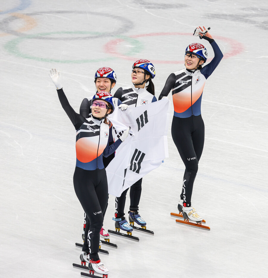 ▲ 여자 쇼트트랙대표팀이 2022 베이징동계올림픽 3000m 계주에서 은메달을 차지했다. ⓒ연합뉴스