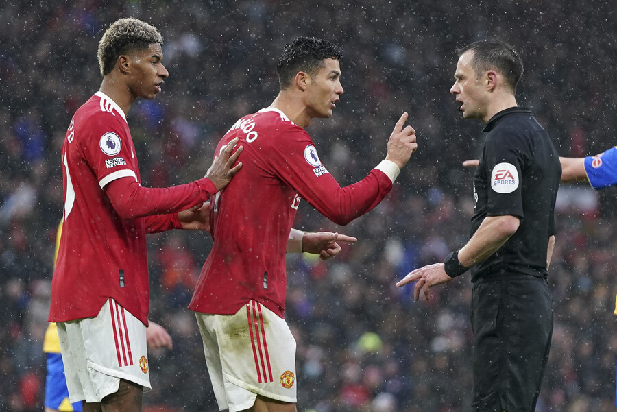 ▲ 심판 판정에 항의하는 호날두. ⓒ연합뉴스/AP