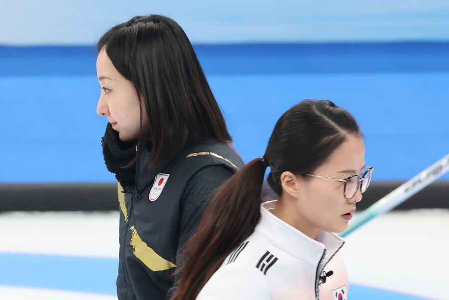 [베이징 NOW]‘가깝고도 먼’ 여자컬링 한일 스킵…‘안경 선배’ 속마음은?