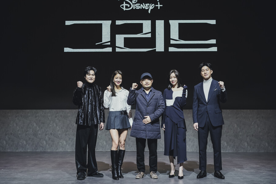 ▲ 김성균, 이시영, 리건 감독, 김아중, 김무열(왼쪽부터). 제공| 디즈니+
