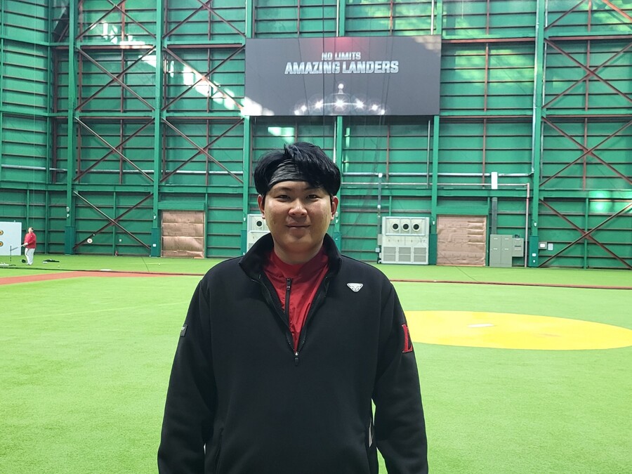 ▲ 마지막이라는 각오로 훈련에 매진하고 있는 SSG 하성진 ⓒSSG랜더스