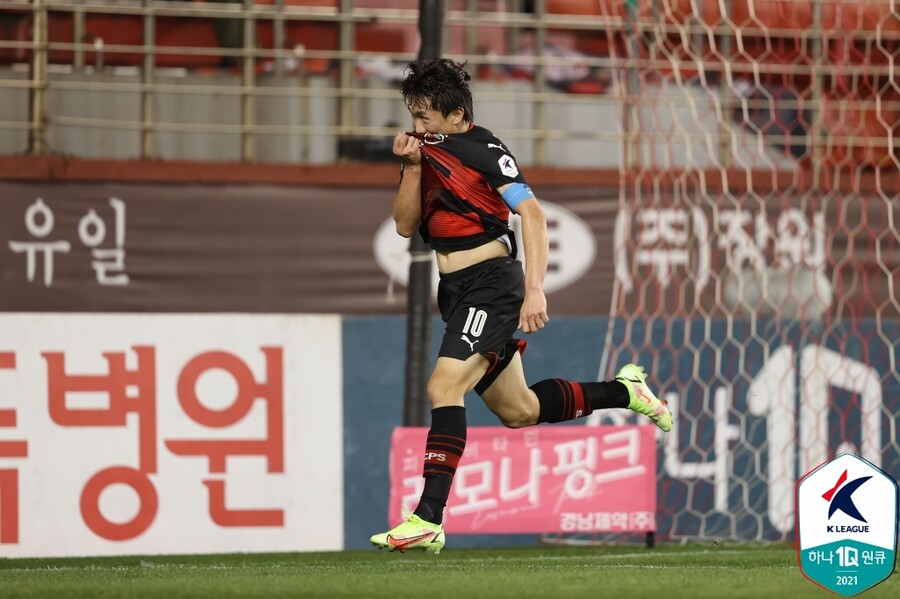 ▲ 잔류를 선언한 강상우(포항스틸러스) ⓒ한국프로축구연맹