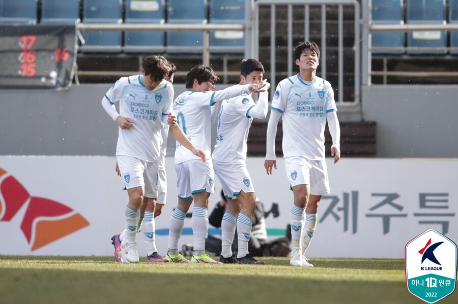 ▲ 강상우가 허용준과 골 세리머니를 하고 있다. ⓒ한국프로축구연맹