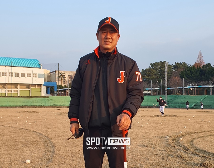 [이재국의 야구여행] 36년 만에 고교야구로 돌아온 ‘153SV 레전드’의 약속