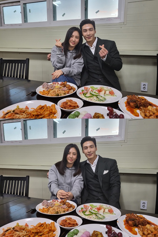 ▲ 배우 박주미(왼쪽)와 부배. 제공|㈜지담 미디어