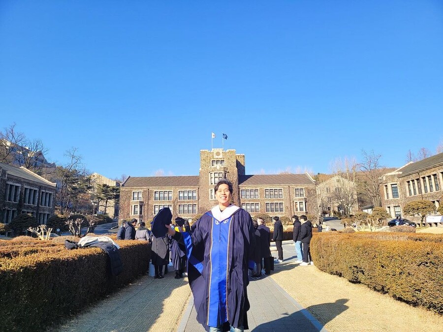 '신촌 가서 먹게' 손준호, 연대 석사 졸업…♥김소현 "혼자 갔다 와 섭섭"
