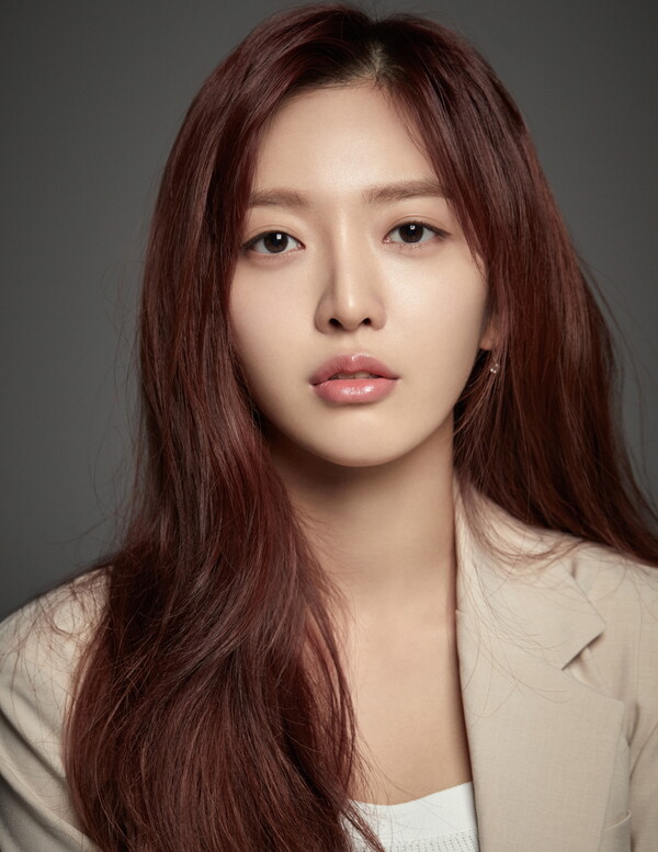 ▲ 개인 라이브 방송을 시작한 찬미. 제공|FNC엔터테인먼트