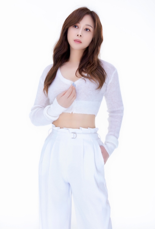 양희나, 차세대 감성 트로트 주자로 눈도장 찍는다…25일 신곡 ‘꽃잔디’ 발매