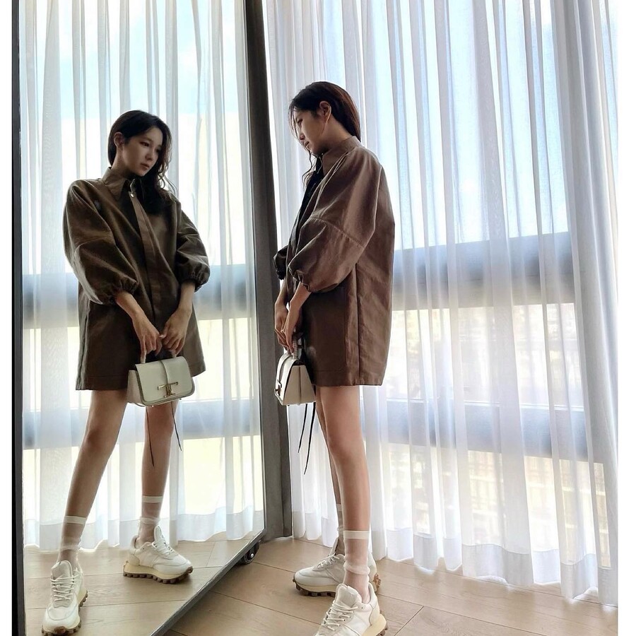 이지아,  거울보며 자기 외모에 완전 심취했네…극세사 다리는 또 뭐야